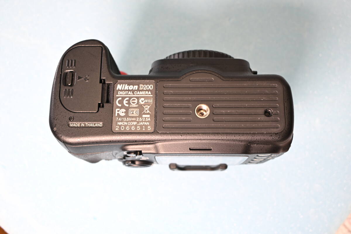 ★NIKON ニコン★ CCDセンサー銘機　D200ボディ　ショット数950回　　完動品・新品級・極美品_7