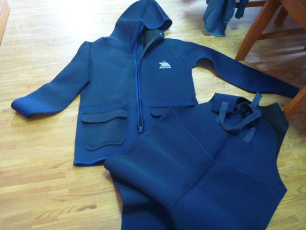 ウエットスーツ　サイズＬ