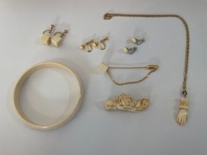 象牙 ネックレスの値段と価格推移は？｜50件の売買データから象牙