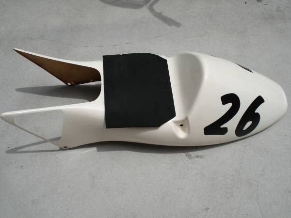 ｈｏｎｄａ ｒｓ２５０ シートカウル ｎｓｒ２５０に使用 リア 売買されたオークション情報 Yahooの商品情報をアーカイブ公開 オークファン Aucfan Com