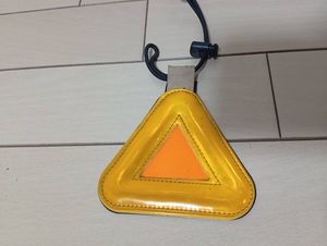 BLUE LUG トライアングルリフレクター 自転車用リフレクター　ブルーラグ