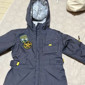 3回使用　スノーボードジャケット スノーボードウェア　スキーウェア　雪遊び　防寒　子