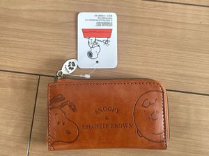 ★送料込★未使用新品！SNOOPY スヌーピー☆ 型押しがおしゃれ☆キーケース☆ブラウン★
