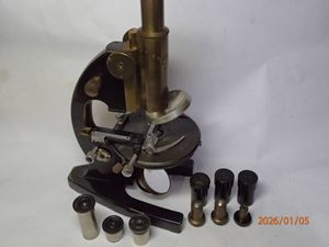 古い顕微鏡の値段と価格推移は？｜3件の売買データから古い顕微鏡の