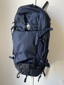 マムート MAMMUT バックパック リチウム25 レディース　5975 MARINE-BLACK