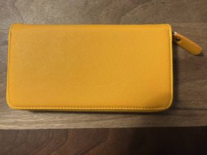 ラウンドファスナー長財布 黄色 倉庫ストック品