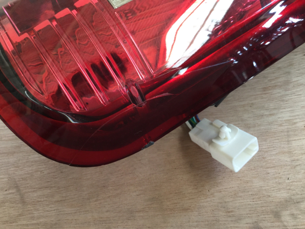 社外品　トヨタ　ハイエース　200系　LED　テールランプ