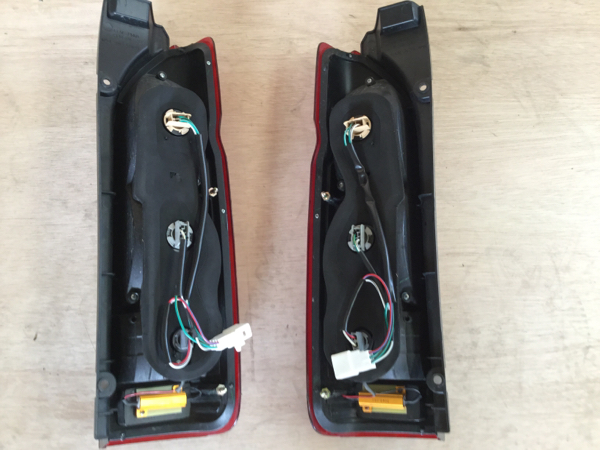 社外品　トヨタ　ハイエース　200系　LED　テールランプ