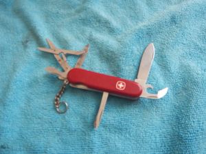 ★☆★マルチツール多機能アウトドアキャンプ　サバイバルナイフ　VICTORINOXビクトリノ