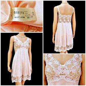 CE7-E69☆//グンゼ/monica♪伸縮性有*バスト95㎝のグラマラスサイズ*ぷっくり光沢レース*