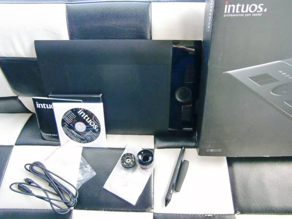WACOM intuos4 PTK-640 ワコム ペンタブレット 箱入り 使用品