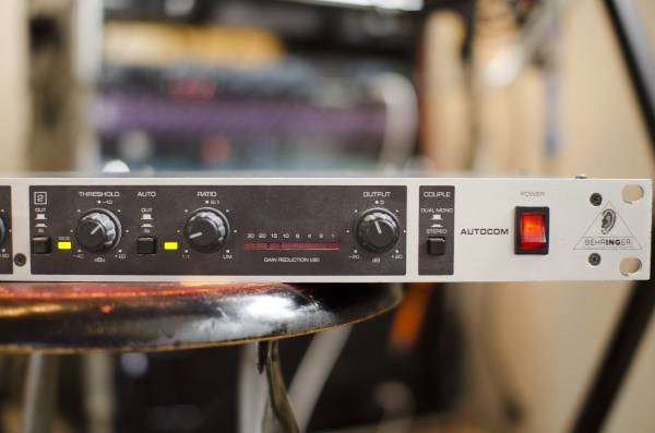Behringer MDX 402 コンプレッサー/リミッター ドイツ期 Behringer - MDX402 ステレオコンプ(コンプレッサー)｜売買
