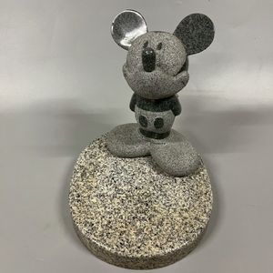 ミッキー 石像の値段と価格推移は？｜2件の売買データからミッキー