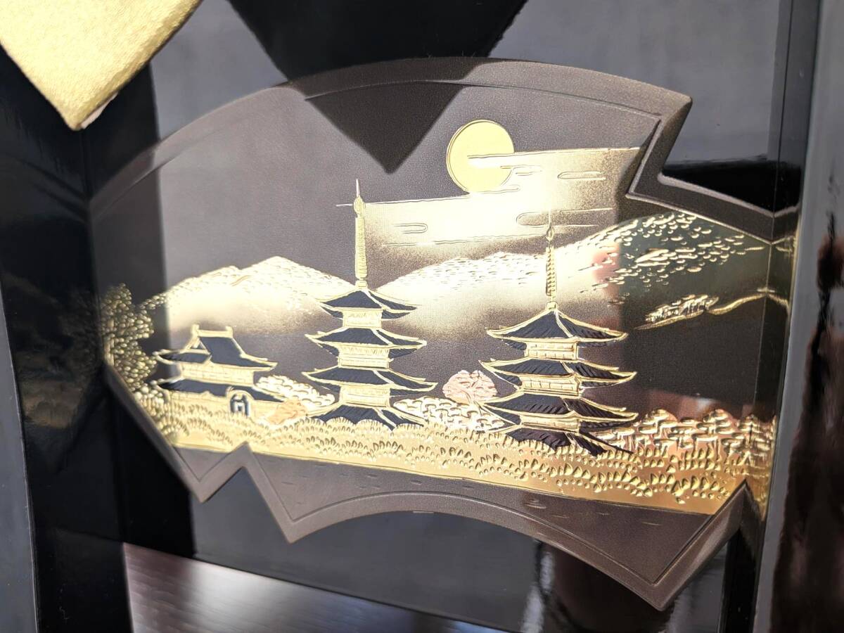 3073【現状品】☆兜飾り 斑鳩の里 皇宸作 彫金 15号 古都 正絹 木彫竜