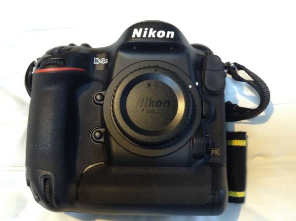 ニコン　D4s