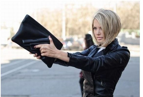 クラッチバッグ 拳銃 ピストル型押し 3D ガン 海外限定 送料無料