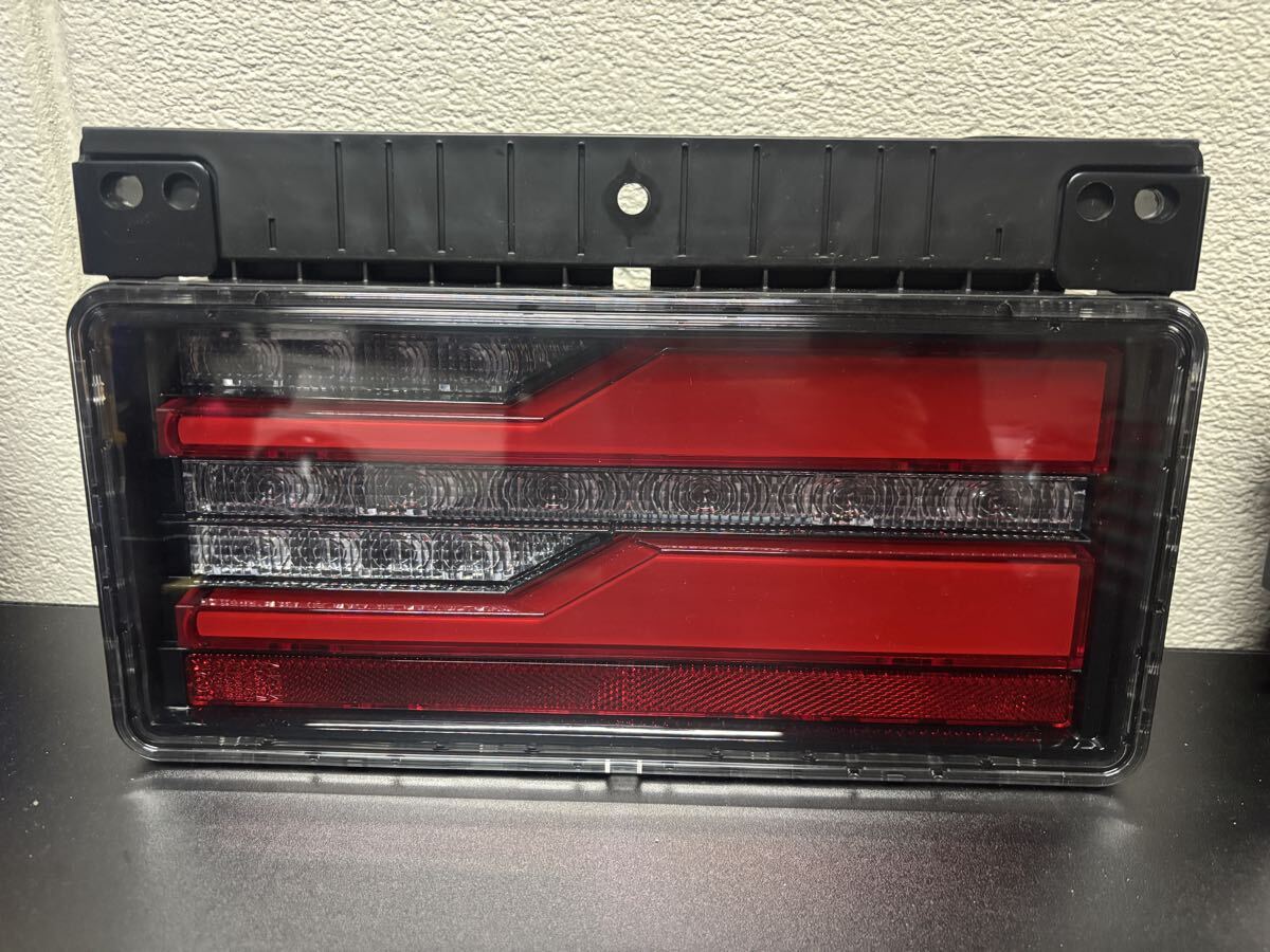 スタンレー　KOITO 24V 2連タイプ フルLEDテールランプ 左右セット KOITO スタンレー 小糸 トラック用 2連タイプ フルLEDテールランプ