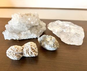 セレナイト 原石の値段と価格推移は？｜4件の売買データからセレナイト 