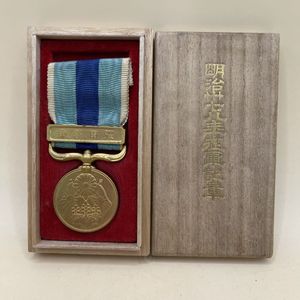 日本軍 大礼服 陸軍のYahoo!オークション(旧ヤフオク!)の相場・価格を