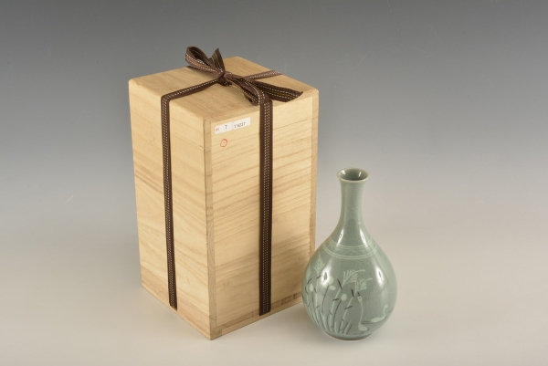 T06237　柳海剛　青磁象嵌花瓶　人間文化財 送料無料