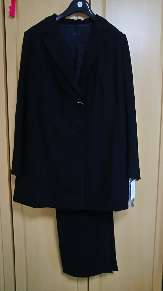 【新品】SUCRE♪フォーマル・パンツスーツ☆26号◆黒◆大きい