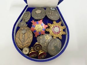 議員 バッチの値段と価格推移は？｜14件の売買データから議員 バッチの