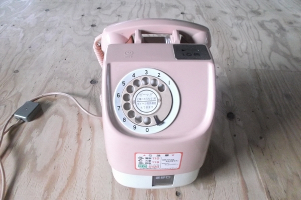 ピンク　レトロ公衆電話