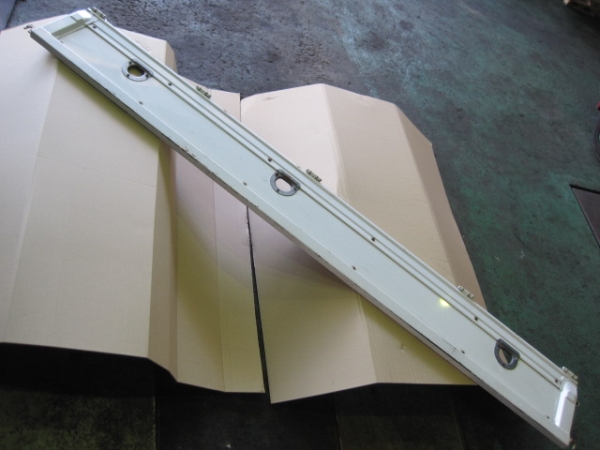 トヨエース PB-XZU304 2トン 右 アオリ 310cm 058 白 標準 1717T