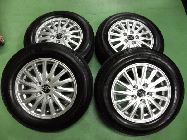 中古美品！　ＶＯＸＹハイブリッド純正15インチタイヤセット！！