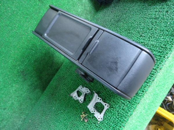 ウィッシュ ZNE10G 純正センターコンソールボックス　(4AV4702中