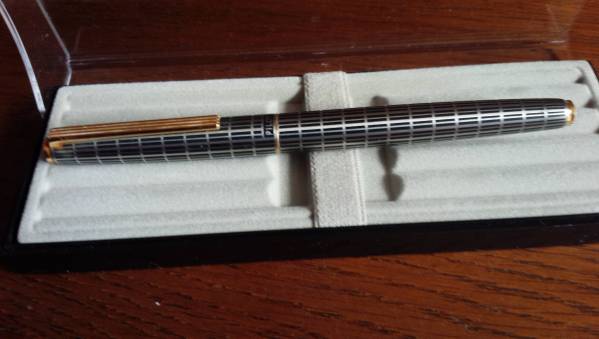 【美品】パイロット万年筆・ニブ：Ｆ（細）-１８Ｋ