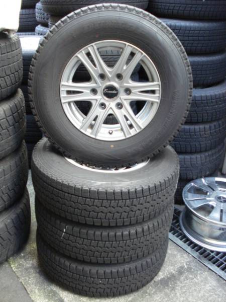 早い者勝ち！200系ハイエース スタッドレスセット 8分山 訳あり