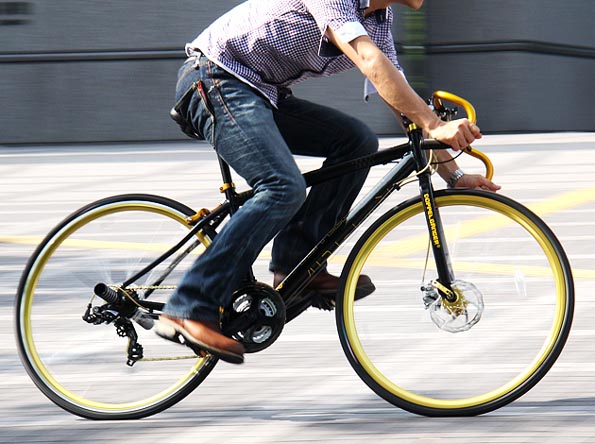 ★DOPPELGANGER黒とゴールド700Cロードバイク・21段変速413_cL