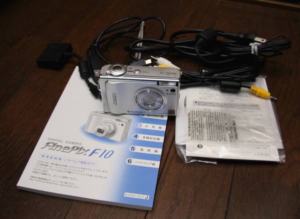 【美品・完動品】FUJIFILM FInePix F10 箱・取説・付属品あり!!_1