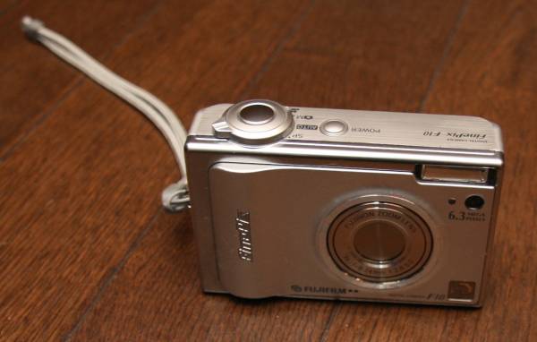 【美品・完動品】FUJIFILM FInePix F10 箱・取説・付属品あり!!_2