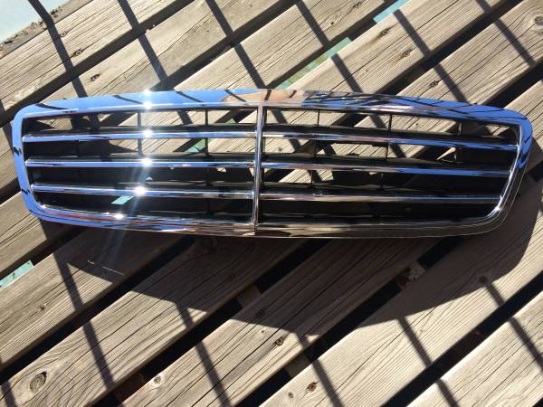 ベンツ W203 Cクラス後期純正アバンギャルドグリル 中古品即決