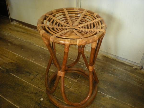 a’ ラタン編み丸いす スツール 籐椅子 手編み丸イスビンテージ