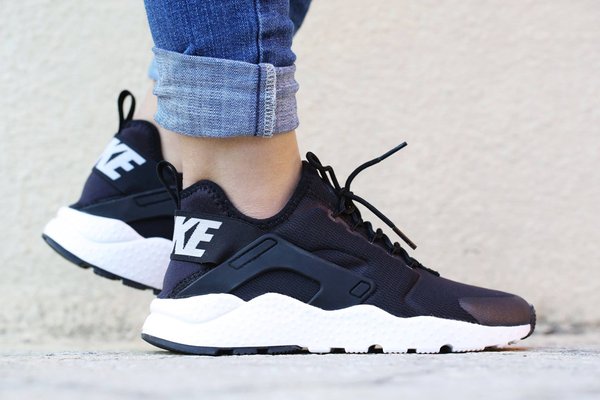 NIKE WMNS AIR HUARACHE RUN ULTRA ハラチ ウルトラ 黒 28.5cm