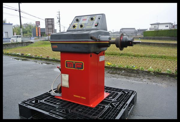 □MONDOLFO モンドルフォー MT-1000 ホイールバランサー