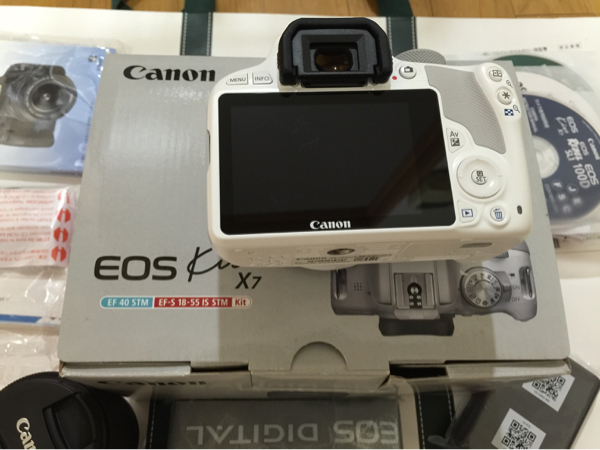 超美品 EOS KISS X7ダブルレンズキット ホワイト 美品キヤノン 超美品 EOS KISS X7ダブルレンズキット ホワイト 美品キヤノン