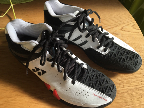 ☆ヨネックス☆POWER CUSHION 01 MID 26.0 中古美品