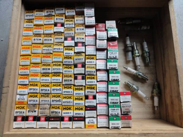 旧車　絶版車パーツ　プラグ新品１１６本まとめて　イベントに！