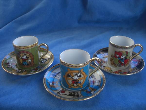 ディズニー 貴重 デミダスコーヒーカップとソーサー 3客セット