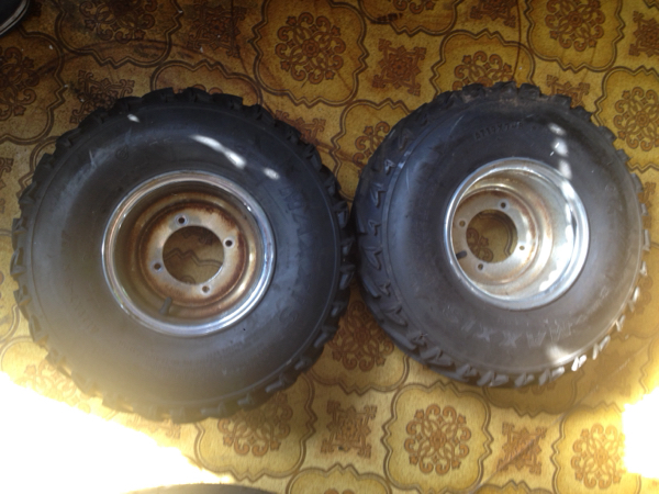 バギー用タイヤホイルセット 19×7-8 中古品2本