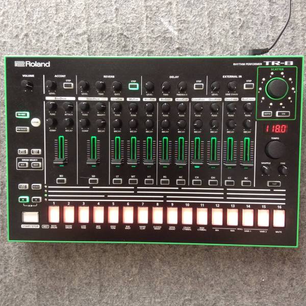 ROLAND AIRA TR-8 707 727増設済み tr-808 tr-909