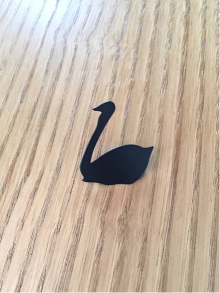 minaのスワンバッチ☆ミナペルホネンサリースコット