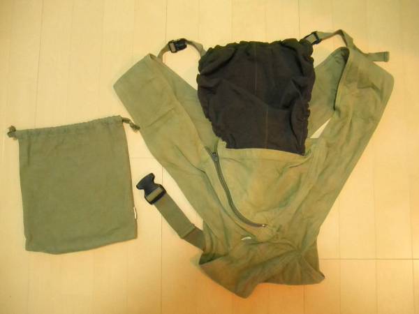 cuseberryキューズベリー クロス抱っこひも　カーキ(美品)