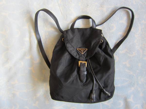 本物★PRADA プラダ★キルティング リュック 黒　生地×レザー