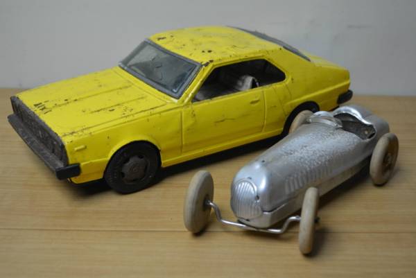 ★ブリキの自動車 スカイライン2000GT★アルミニウム車★