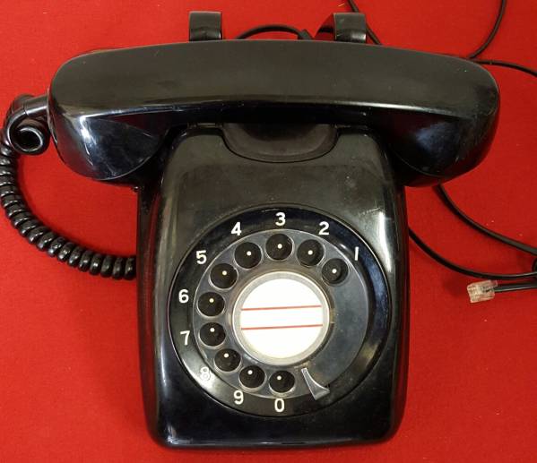 昭和レトロな黒電話